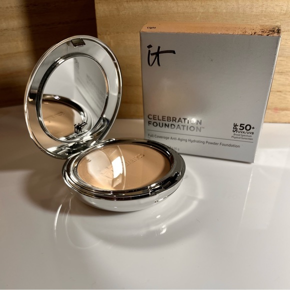 🥧NWT🥧Foundation Light Tone🥧IT Cosmetics🥧SPF 50+ 🥧Anti-Aging Foundation - Picture 6 of 11